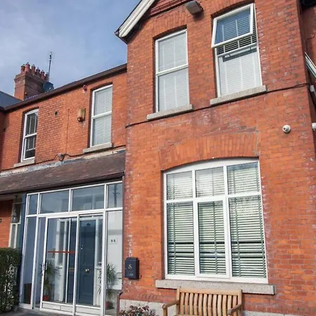 Aona Townhouse Guest house 4*