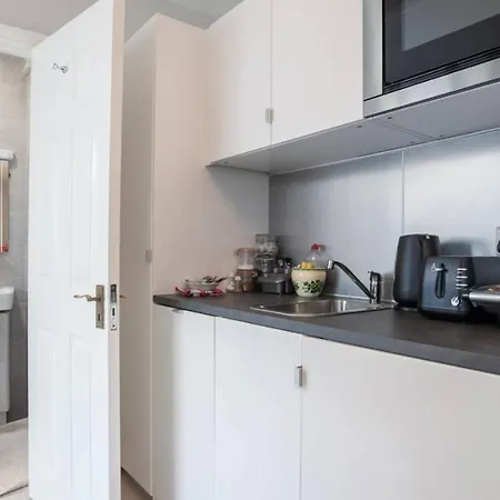 Aona Townhouse Affittacamere 4*