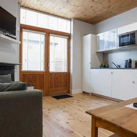Aona Townhouse Affittacamere 4*